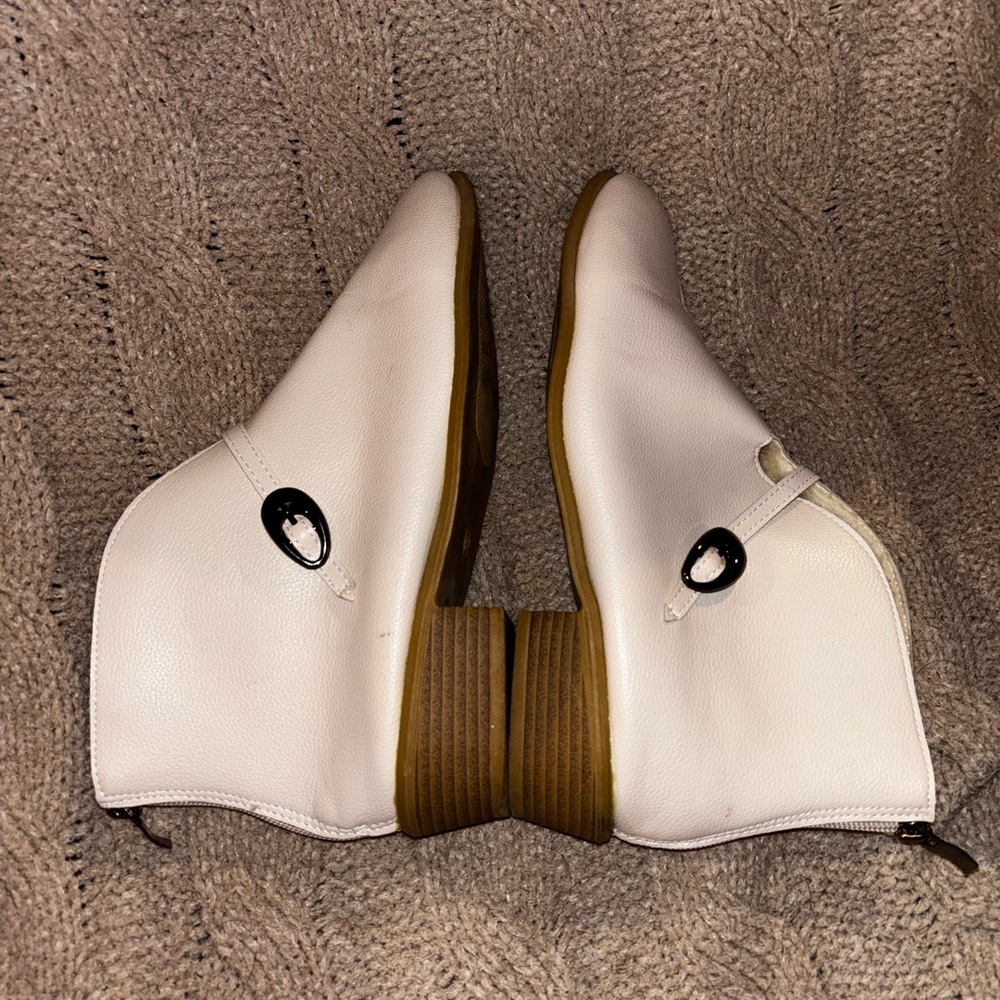 Women’s Cream Ankle Booties - Classic Zip Back Closure
